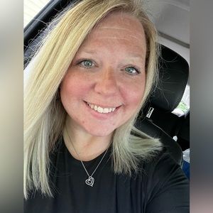 Meet your Posher, Holly